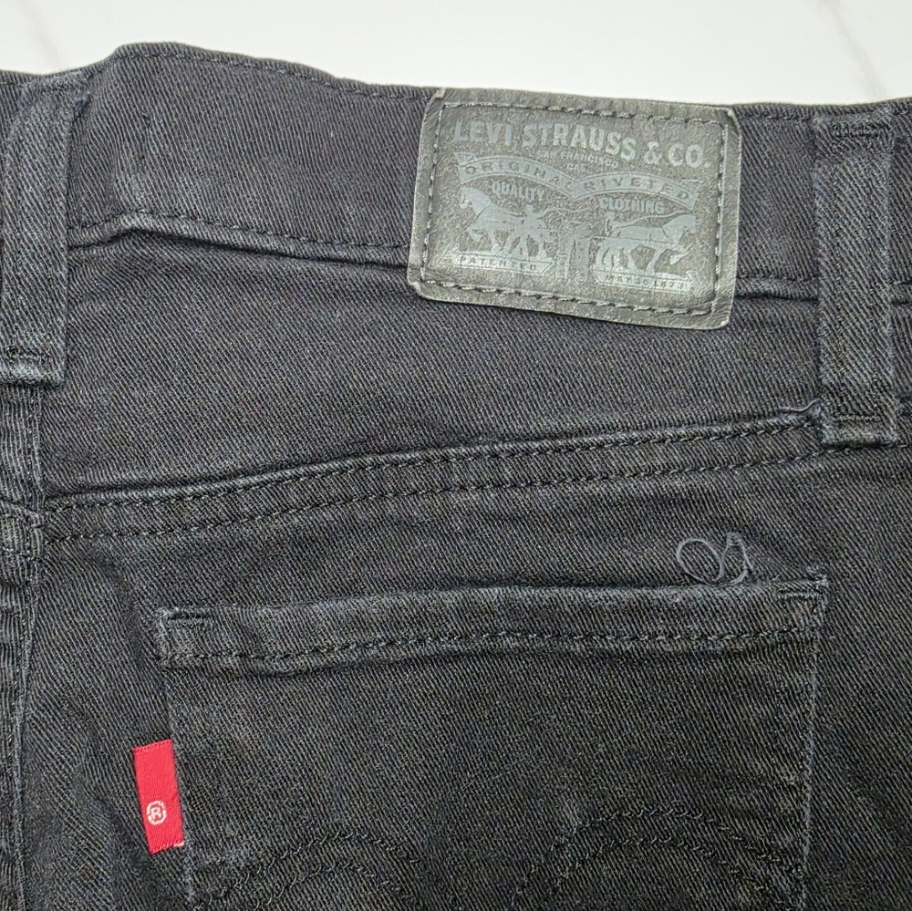 Levi's Womens Black Denim Jeans | Size 27 | Mid-length Shorts - Picture 4 of 4